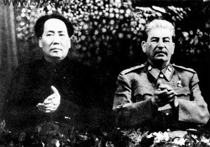 毛泽东首次访苏与斯大林的合影 毛泽东首次访苏与斯大林的合影