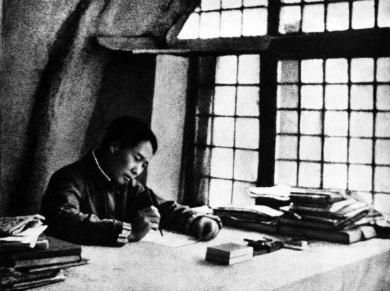 1938年5月,毛泽东著《论持久战》。 1938年5月,毛泽东著《论持久战》。