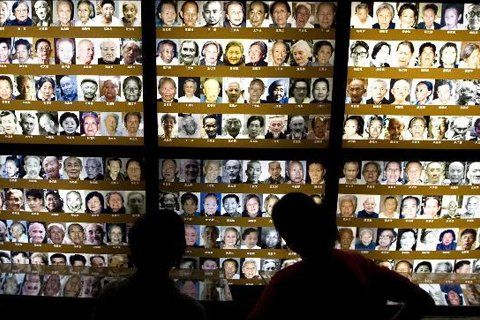 人们在侵华日军南京大屠杀遇难同胞纪念馆参观。图/新华网