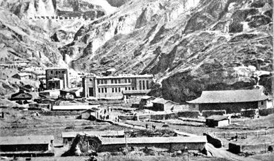 1940年代,延安杨家岭。 1940年代,延安杨家岭。