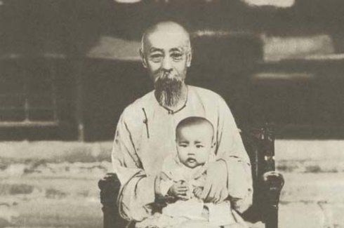 清朝庆亲王奕劻及儿子载振。 清朝庆亲王奕劻及儿子载振。
