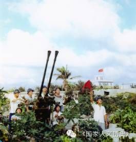 西沙永兴岛民兵高射炮连的同志们在进行对空射击训练 西沙永兴岛民兵高射炮连的同志们在进行对空射击训练