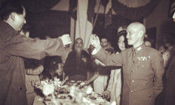 1974꣺ë󶫽ʯЯոɳȺ