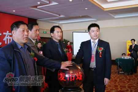 兴庆区人民政府副区长郝春明先生,宁夏邮政速递物流公司总经理庄健