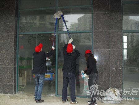 莱茵达置业开展我爱我家社区保洁维修活动