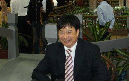 华辰集团董事长_华辰集团冯少臣头像