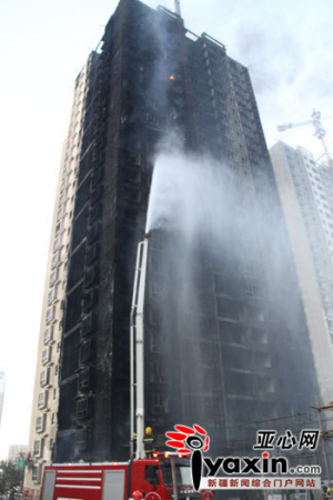 乌鲁木齐长春路一26层在建高层外墙保温板起