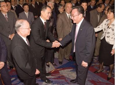 天格董事长_董事长办公室图片(2)