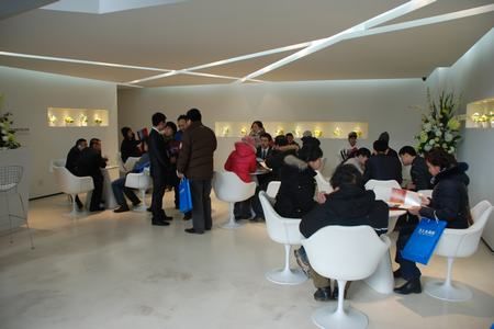 图为乐居看房团到访琥珀天地 图为乐居看房团到访琥珀天地
