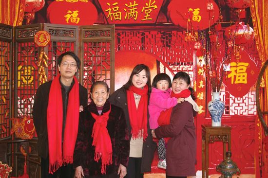 一张四世同堂的全家福