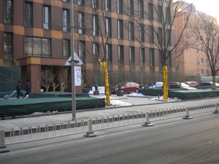 图为coco moma售楼处门口实景图 图为coco moma售楼处门口实景图