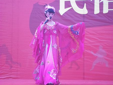 男扮女装反串