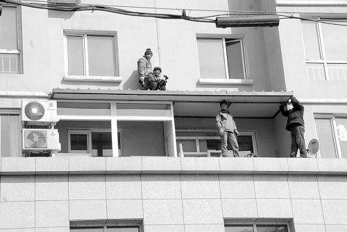 公园首府小区7户私自搭建违章建筑物被拆除