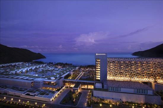 图为 半山半岛洲际酒店全景 图为 半山半岛洲际酒店全景