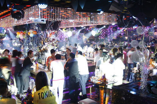 三大港姐捧场 新中源国际公寓举行业主狂欢派对