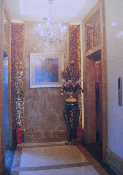 绿城百合公寓的建筑为一梯两户,每户设置独立电梯门厅,电梯也设置两
