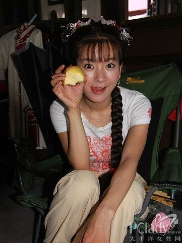 新还珠格格李晟成老燕子 曝家居照被指年龄造假 新还珠格格李晟成老燕子 曝家居照被指年龄造假