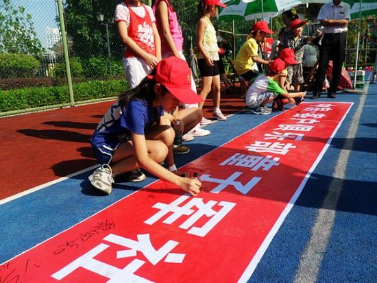 2011年中房翡翠园童子军户外拓展活动精彩上演