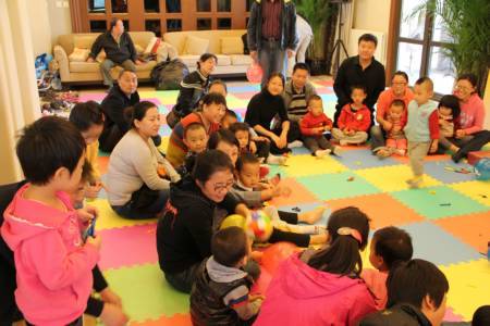图为金色漫香苑大型亲子活动现场 图为金色漫香苑大型亲子活动现场