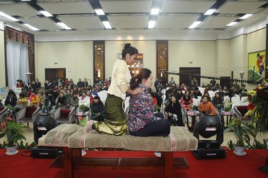 张小琴老师与泰国香熏师进行养生讲座-房产新