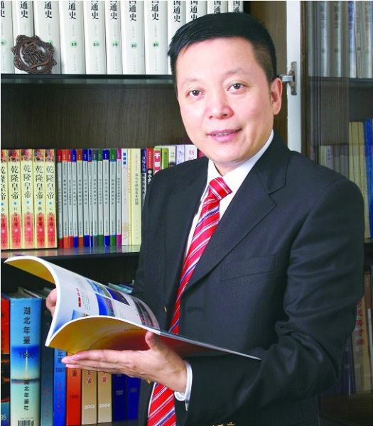 2019年度经济人物颁奖词_2007年度十大经济人物颁奖词(2)