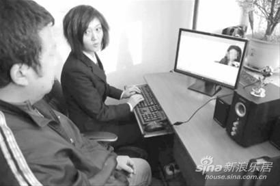 法律规定,离婚案件的当事人必须亲自出庭,但是