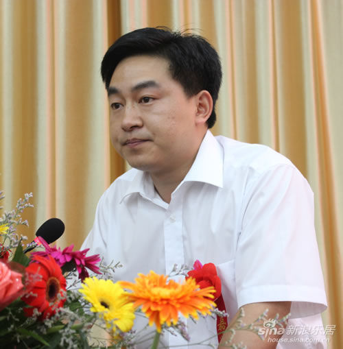 皓,刘春华,雷天兵,向庆红,钱成玉,蔡文俊,刘建立,华龙集团董事长龙华