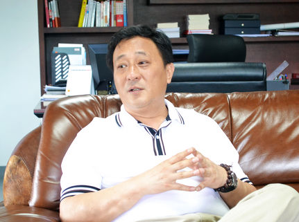 专访世荣兆业总裁严军:房价从拿地开始就有泡