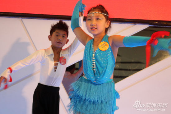 未来石假期免费少儿才艺培训班等现场表演