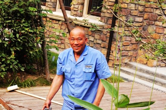 物业微笑服务演讲稿_服务微笑美女_微笑服务