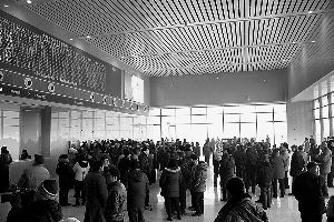 感受高铁时代 保定东站正式运营第一天亲身体