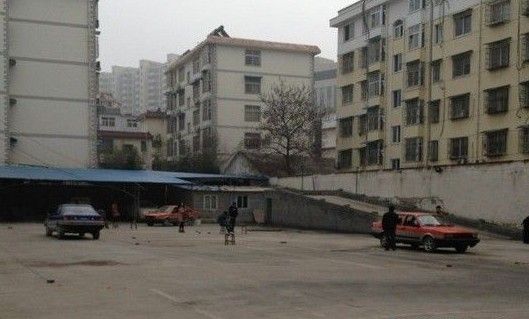 信阳驾校漫天要价 C1驾照报名费高达4800元