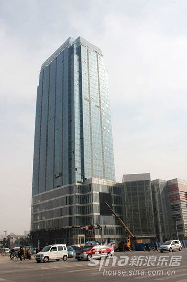 新市区万博广场尚未开业 现在正在做外装_万博