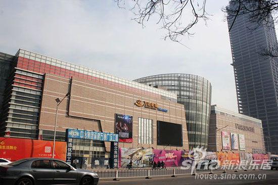 新市区万博广场尚未开业 现在正在做外装_万博