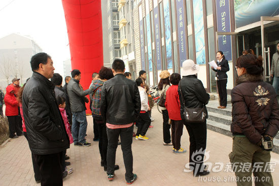 美林河畔播春泥社区植树节活动圆满举行