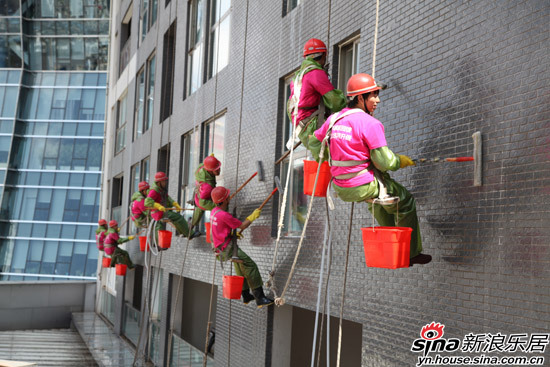 俊发 心行动 :外墙清洗在多个社区火热进行中