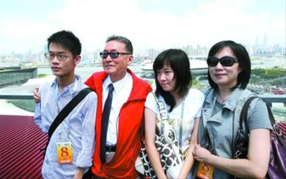 李敖夜游沙特馆不忘中国馆 题词"到此一游"