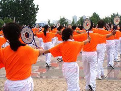 小屏地产杯武汉地区老干部迎奥运柔力球表演赛