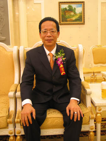 嘉俊董事长_俊发集团董事长照片
