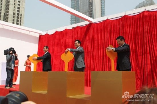 图为落成仪式
