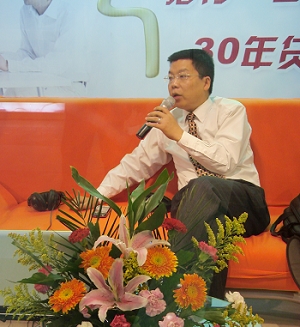����Ħ��С�����ƽ:�人¥�л�����ǰ��