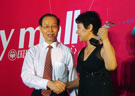 国瑞崇外购物中心亮相深圳服装展会(组图)