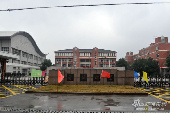 图为崇贤中学