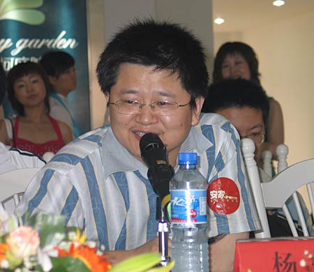 图为参考消息房地产主编 杨煜先生