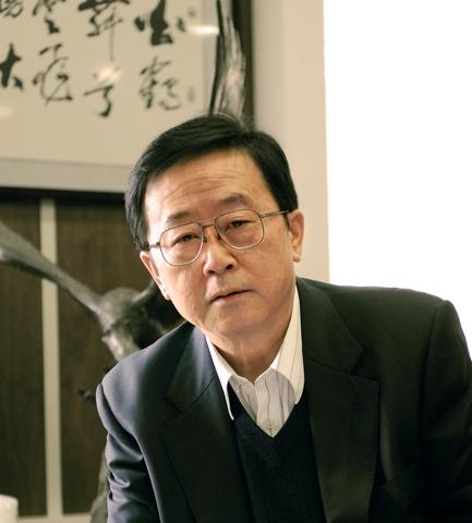 武汉地产集团董事长白起鹤:中国正向着光明灿