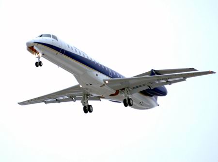 中巴合作生产的ERJ145支线客机首飞成功(图)