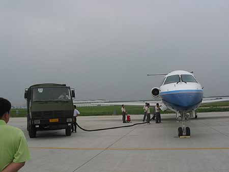 向哈尔滨安博威飞机工业有限公司订购6架erj1