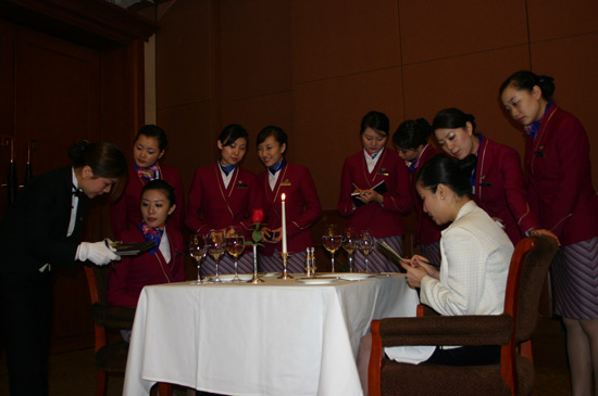 南航空姐与五星级宾馆工作人员交流服务技巧