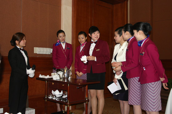 南航空姐与五星级宾馆工作人员交流服务技巧