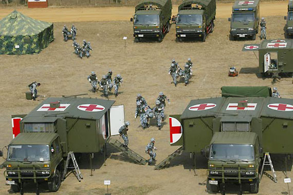 解放军野战医疗所40分钟建好一座战地医院(图)_新浪军事_新浪网